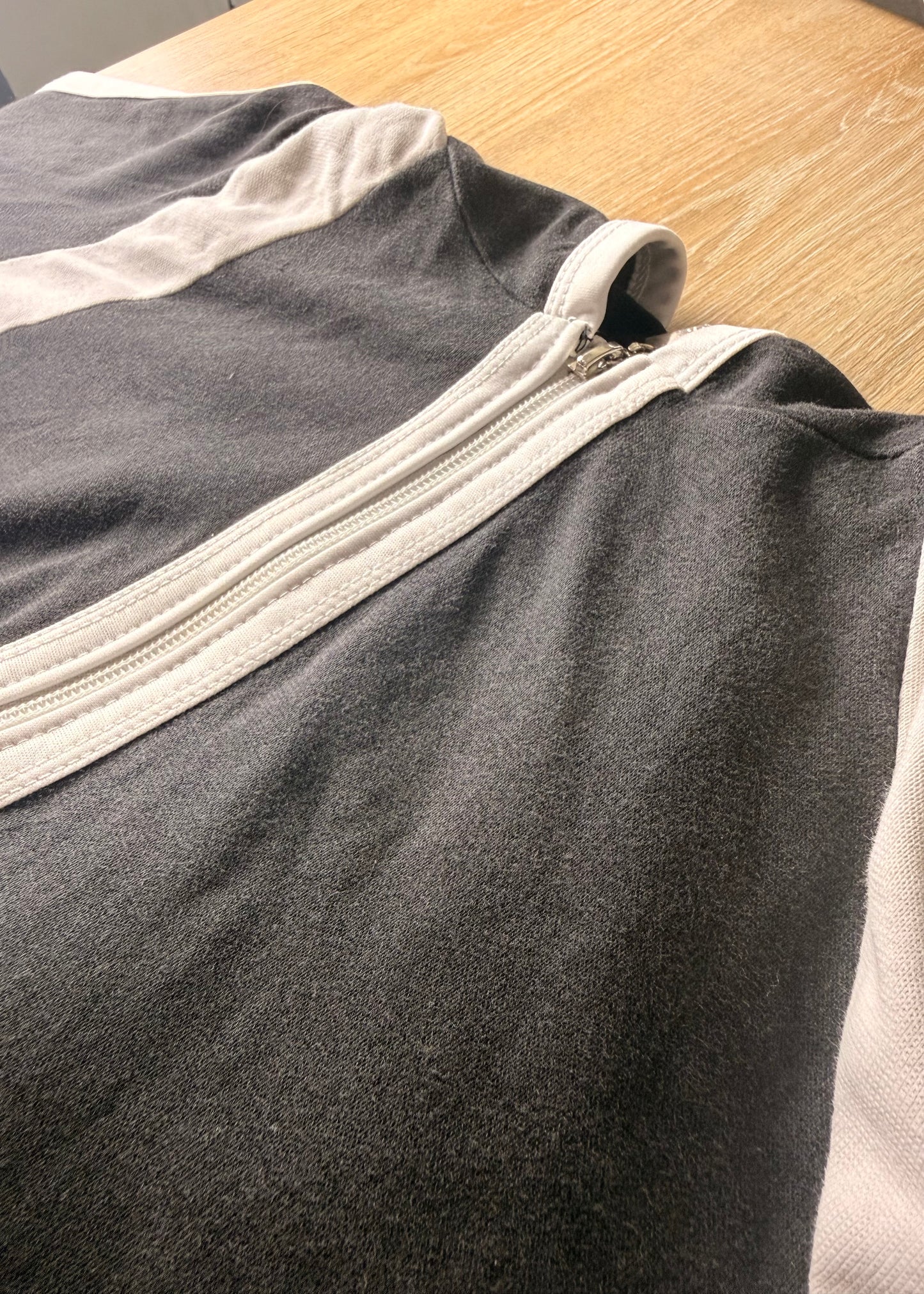 Y2K BLACK ZIP HOODIE