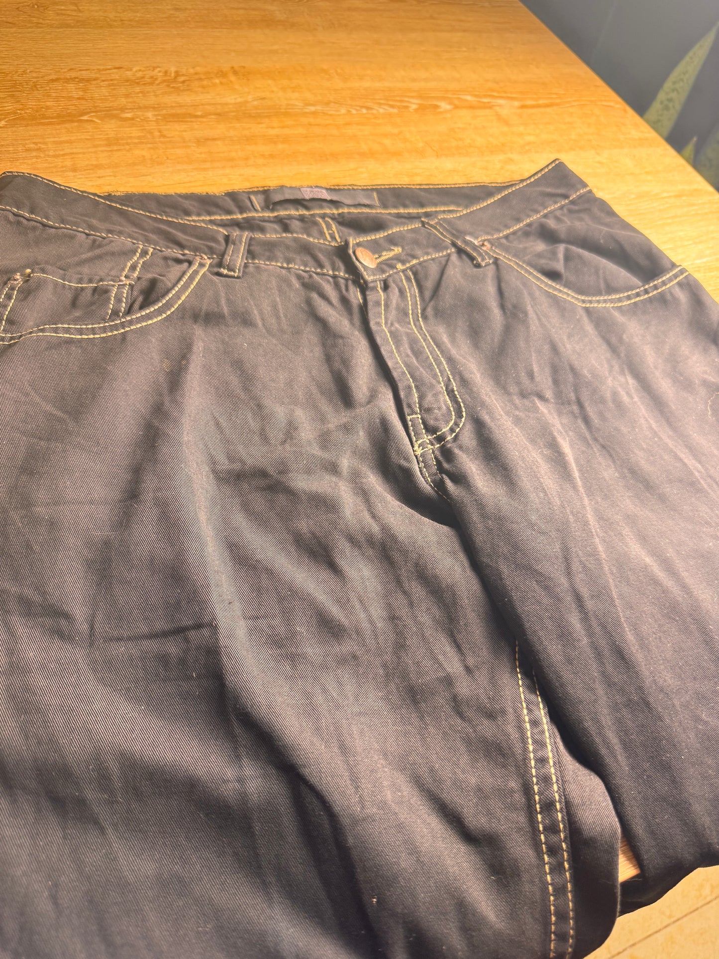 BLACK ESSENTIAL PANTS